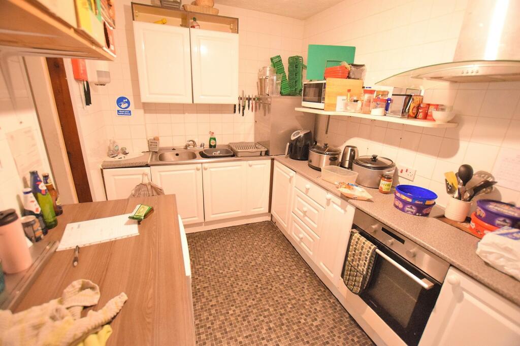 Additional image 8 of Station Road, New Milton, Hampshire. BH25 6JX