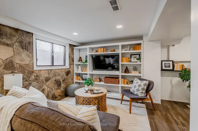 Additional image 14 of 398 Coxwell Ave