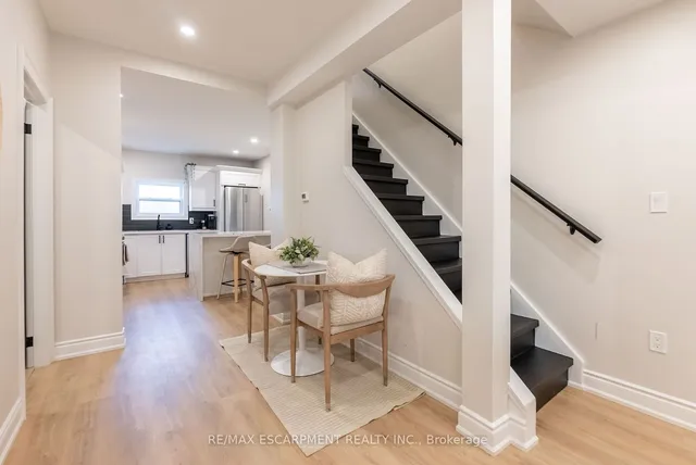 Additional image 6 of 71 Roxborough Ave