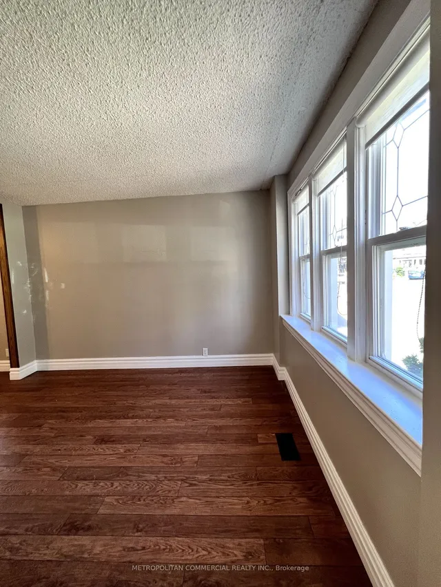 Additional image 2 of 2109 Lawrence Ave