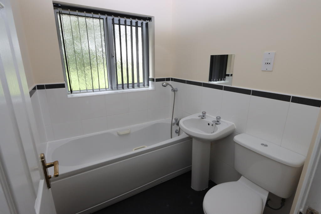 Additional image 11 of Dewham Close,Westhoughton,Bolton,BL5 *** PETS WELCOME ***