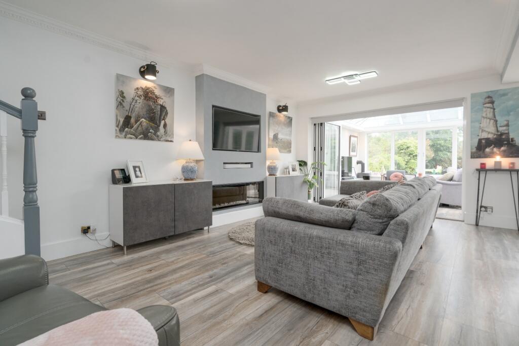 Additional image 13 of Spacious 5 Bed House with 2 Bathrooms On The Sought-After Heathfield Drive, Bolton