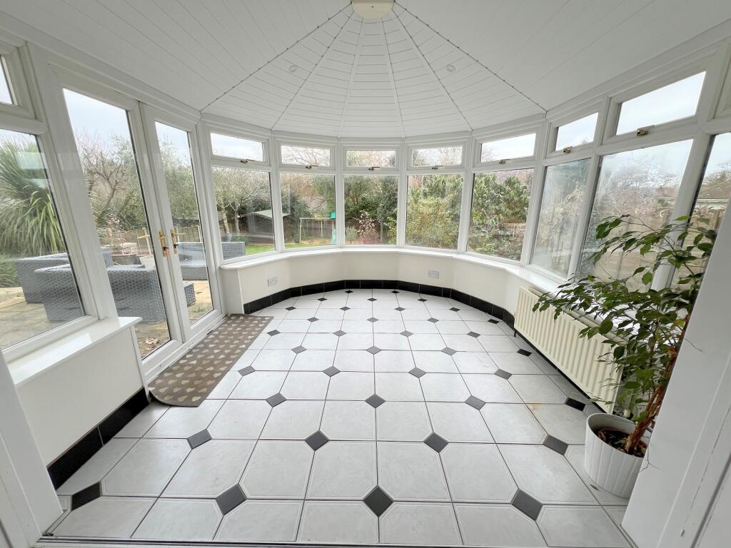 Additional image 7 of Barton Court Avenue, Barton On Sea, New Milton, Hampshire. BH25 7ES