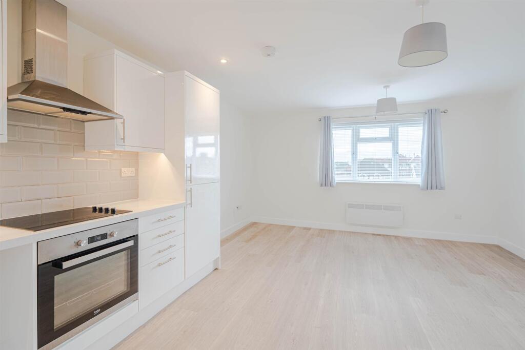 Additional image 5 of 397-403 Lymington Road, Highcliffe, Christchurch