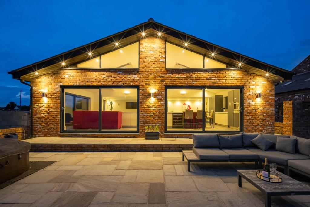 Additional image 4 of Experience luxury modern living at Oak Stables in Lostock. Built in 2015.