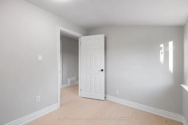 Additional image 23 of 1192 Leaside Rd