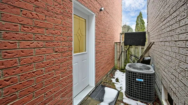 Additional image 37 of 77 Roxanne Cres