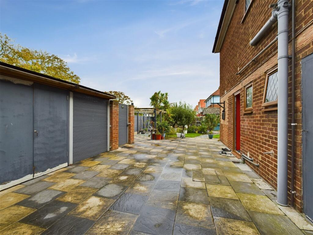 Additional image 22 of George V Avenue, Worthing, BN11