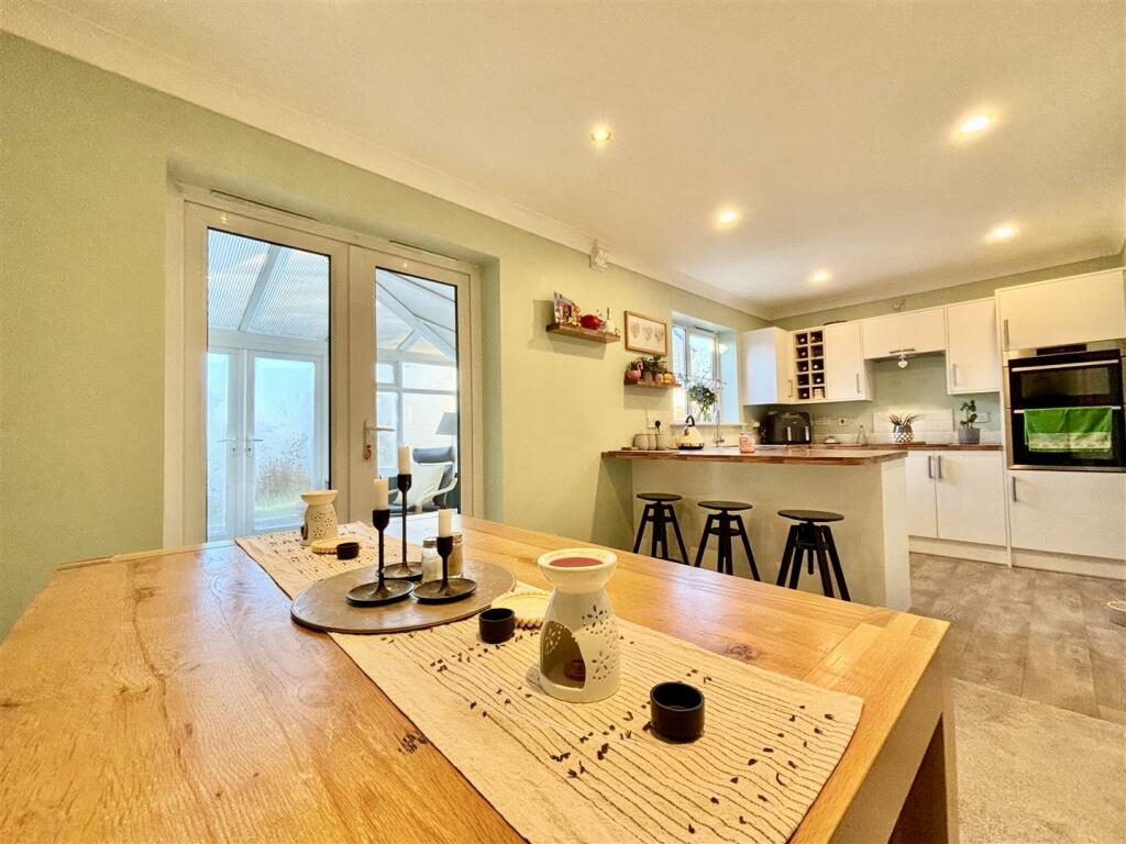 Additional image 5 of 10, Siskin Drive, Bradford, BD6 3YQ