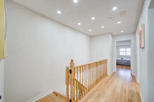 Additional image 21 of 566 Bessborough Dr