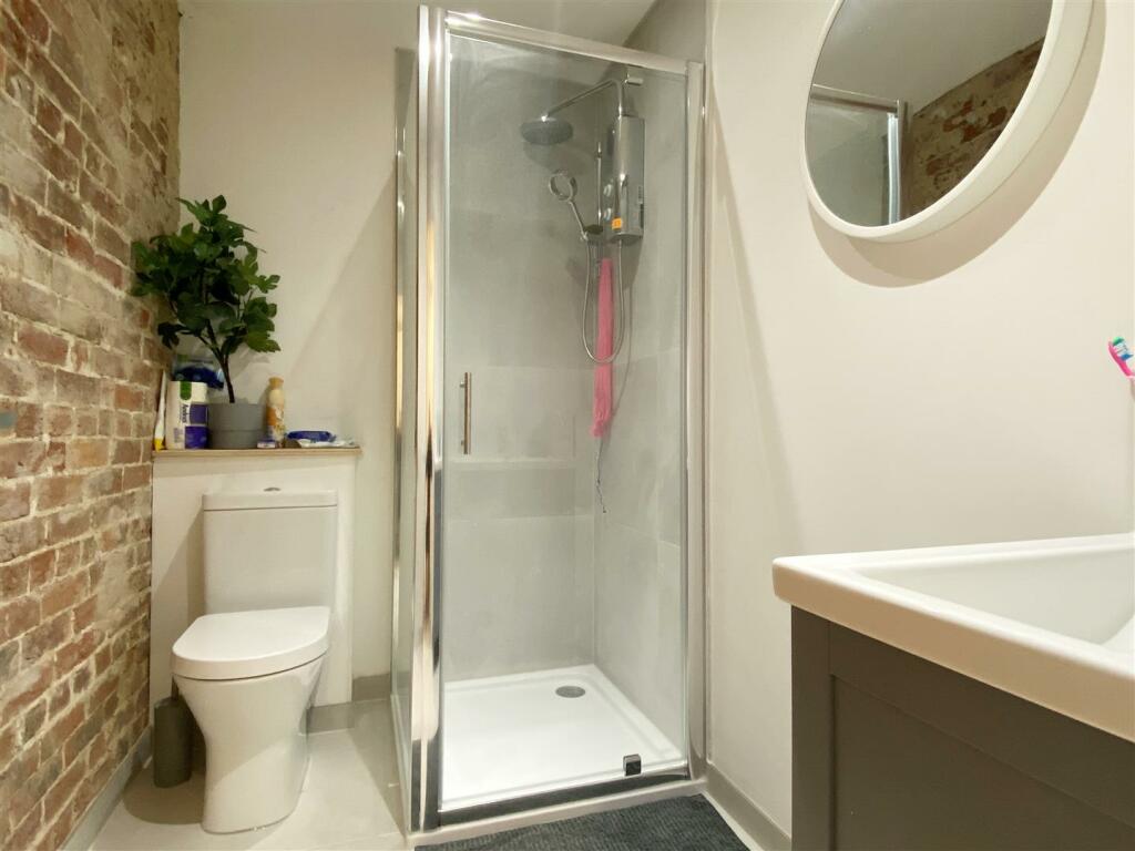 Additional image 17 of London Road - Smart & Spacious