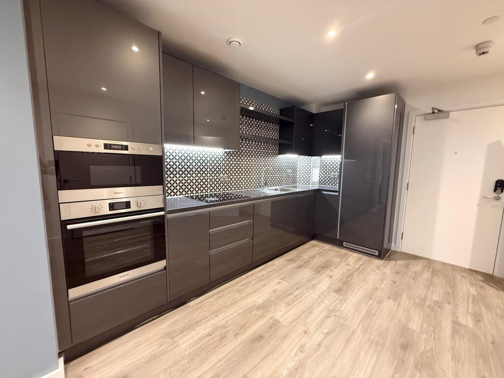 Additional image 3 of The Helm, Holdenhurst Road