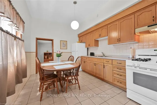 Additional image 10 of 175 Victoria Ave