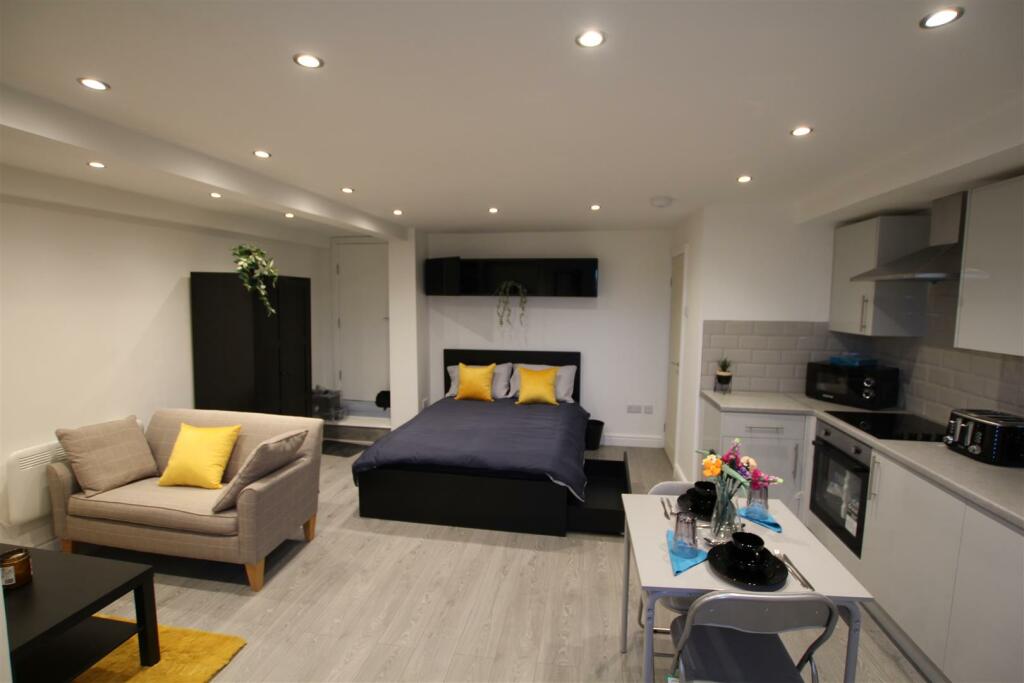 Additional image 11 of Larchmont, Clayton, Bradford