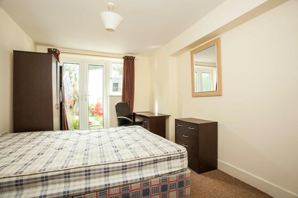 Additional image 5 of ALMA RD Winton Banks