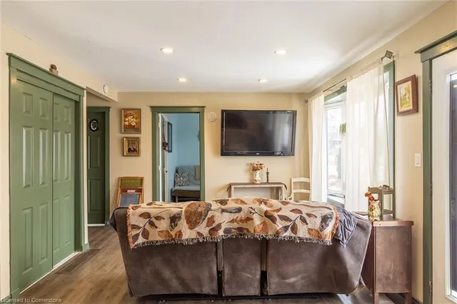 Additional image 8 of 2715 Upper James St