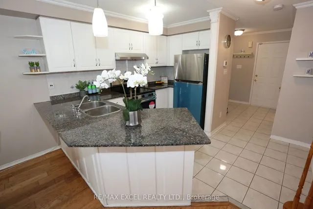 Additional image 5 of 1049 Foxglove Pl