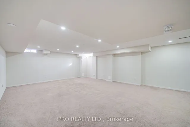 Additional image 35 of 566 Bessborough Dr