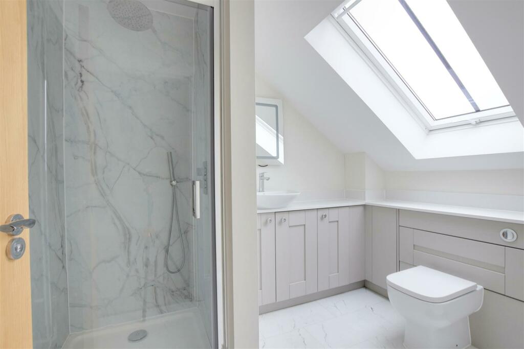 Additional image 13 of Horseshoe Place, Windmill Hill