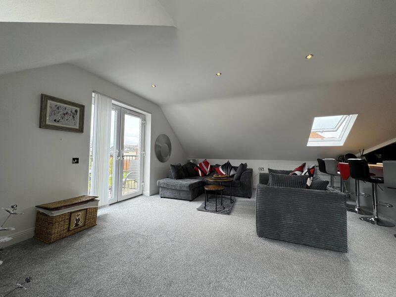 Additional image 13 of PRIME PENTHOUSE APARTMENT 5 MINS TO BEACH & TOWN WITH PARKING