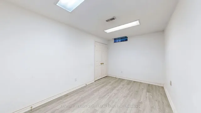 Additional image 31 of 77 Roxanne Cres