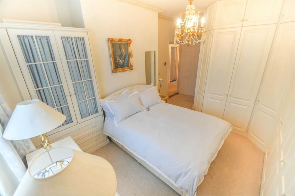 Additional image 13 of 17 Poole Road, WIMBORNE, BH21