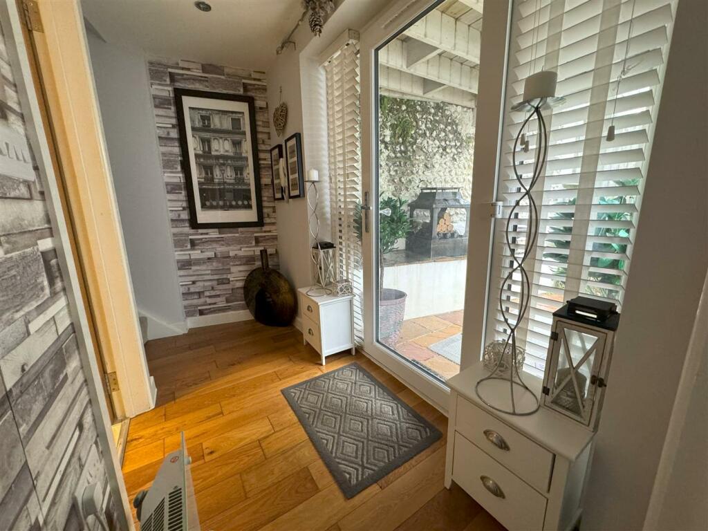 Additional image 5 of High Street, Littlehampton