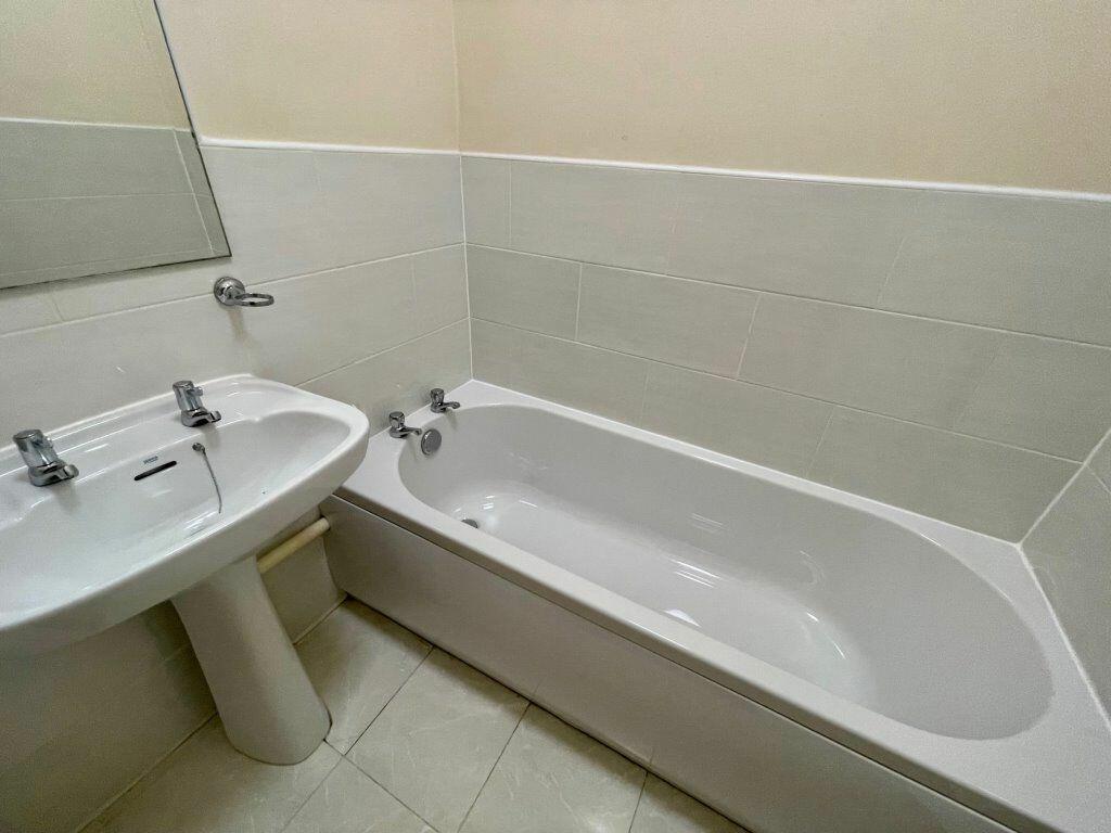 Additional image 8 of STUDENT THREE BEDROOM, CHARMINSTER (P01409)