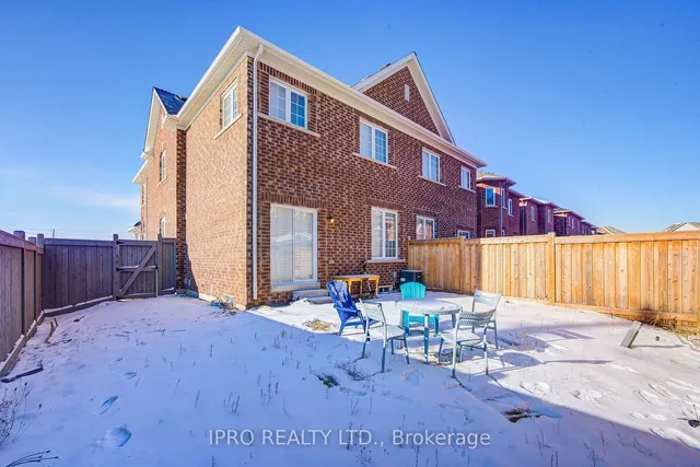 Additional image 39 of 566 Bessborough Dr