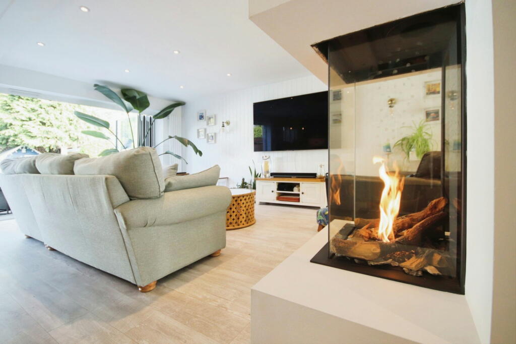 Additional image 8 of River Way,Christchurch,BH23 2QJ