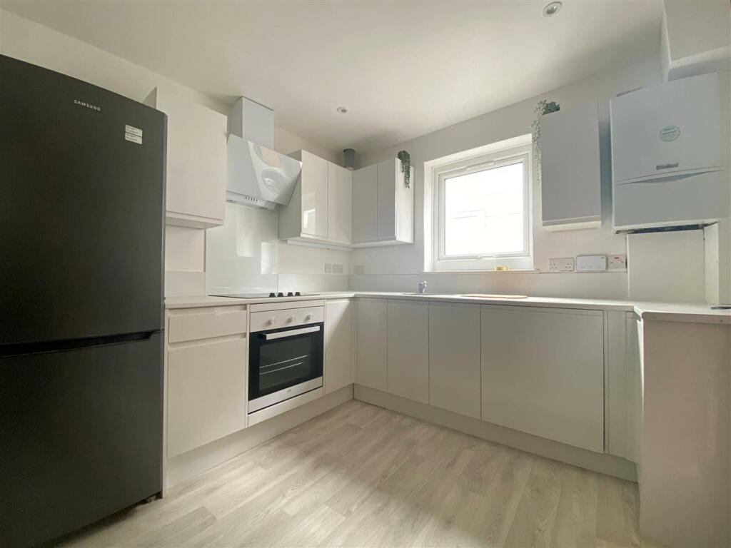 London Road - Smart & Spacious