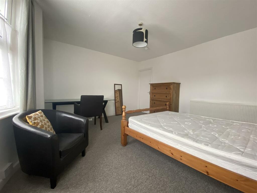 Additional image 7 of London Road - Smart & Spacious