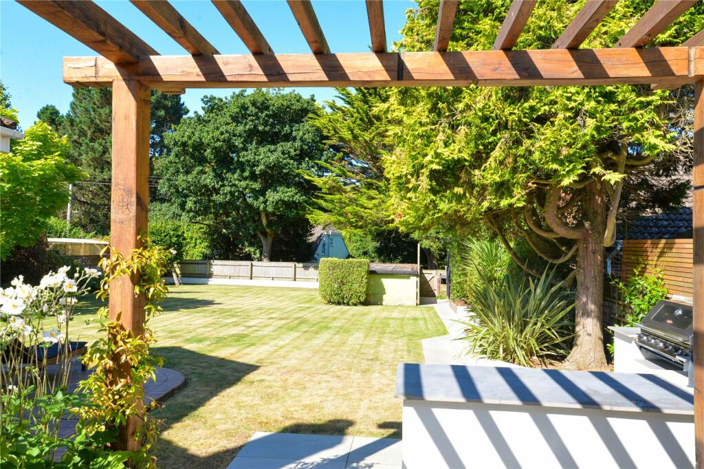 Additional image 13 of Chestnut Avenue, Barton on Sea, New Milton, Hampshire, BH25