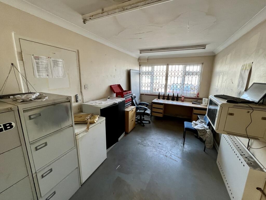 Additional image 7 of Unit 13, Dawkins Road Industrial Estate, Hamworthy, Poole, Dorest, BH15 4JP