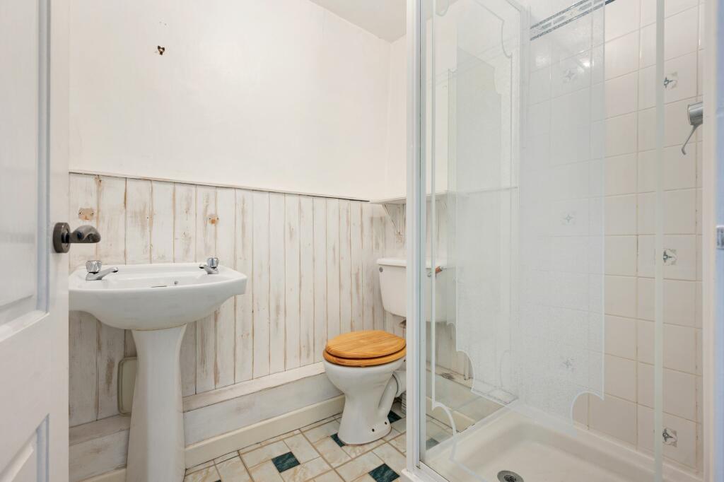 Additional image 22 of Bradshaw Road, Bolton BL2 3EW - Spacious 4-Bed Townhouse with En Suites & Dressing Rooms