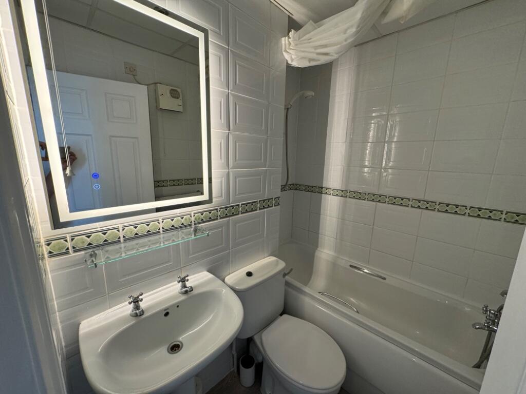 Additional image 9 of Burlington Mansions Boscombe Spa Holiday lettable flat