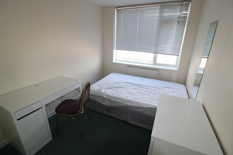 Additional image 6 of AVAILABLE FOR SEPTEMBER 2025-3 Double bedroom student property- Winton