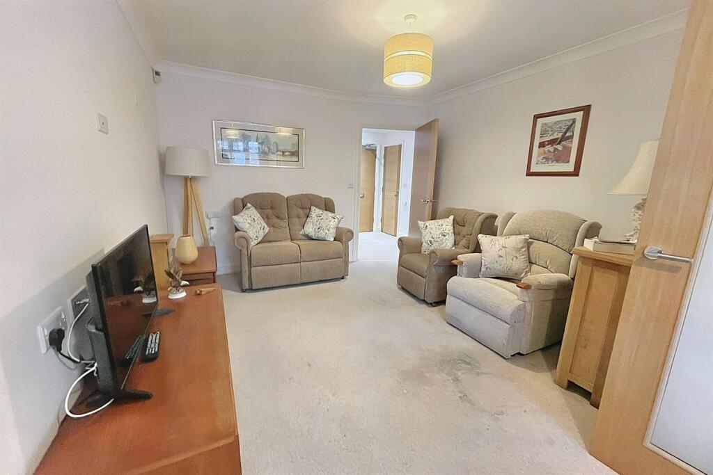 Additional image 5 of Tuckton