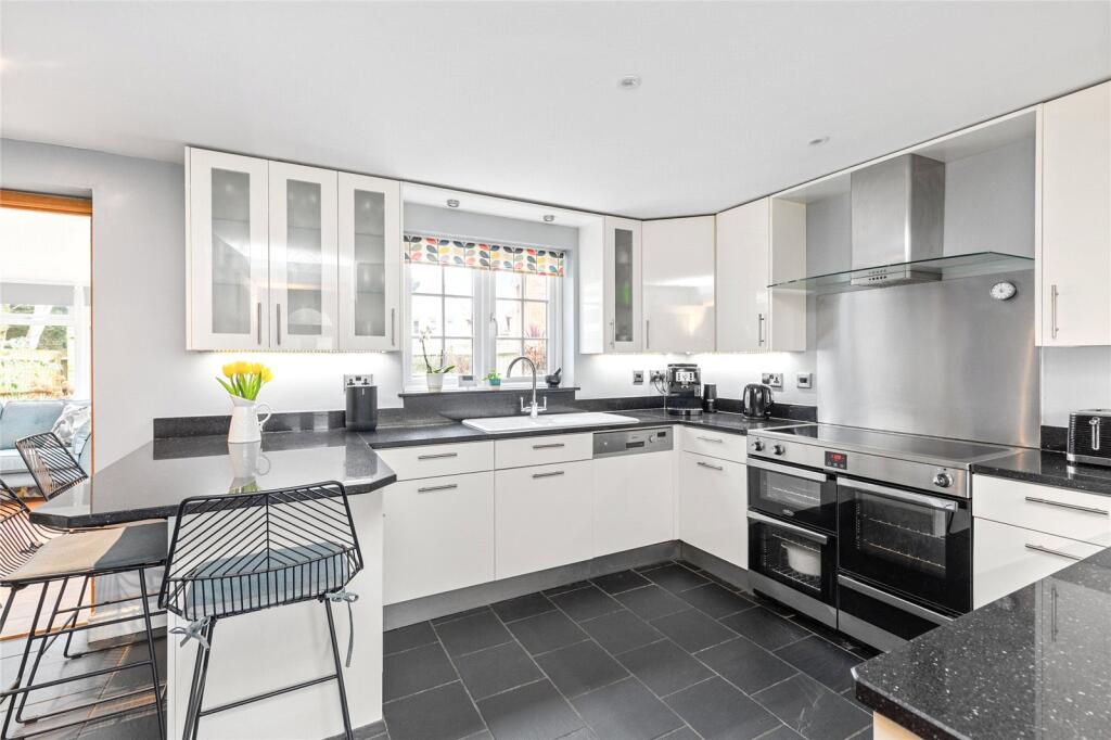 Additional image 6 of Harebell Close, Littlehampton, West Sussex, BN17