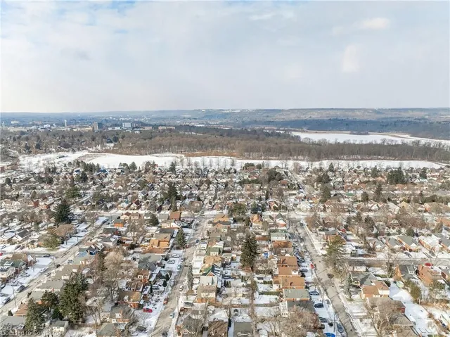 Additional image 40 of 97 Paradise Rd