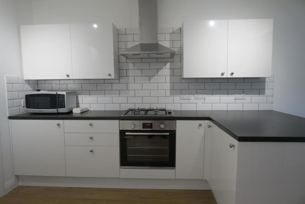 Additional image 3 of 6 bedroom Detached House in Charminster