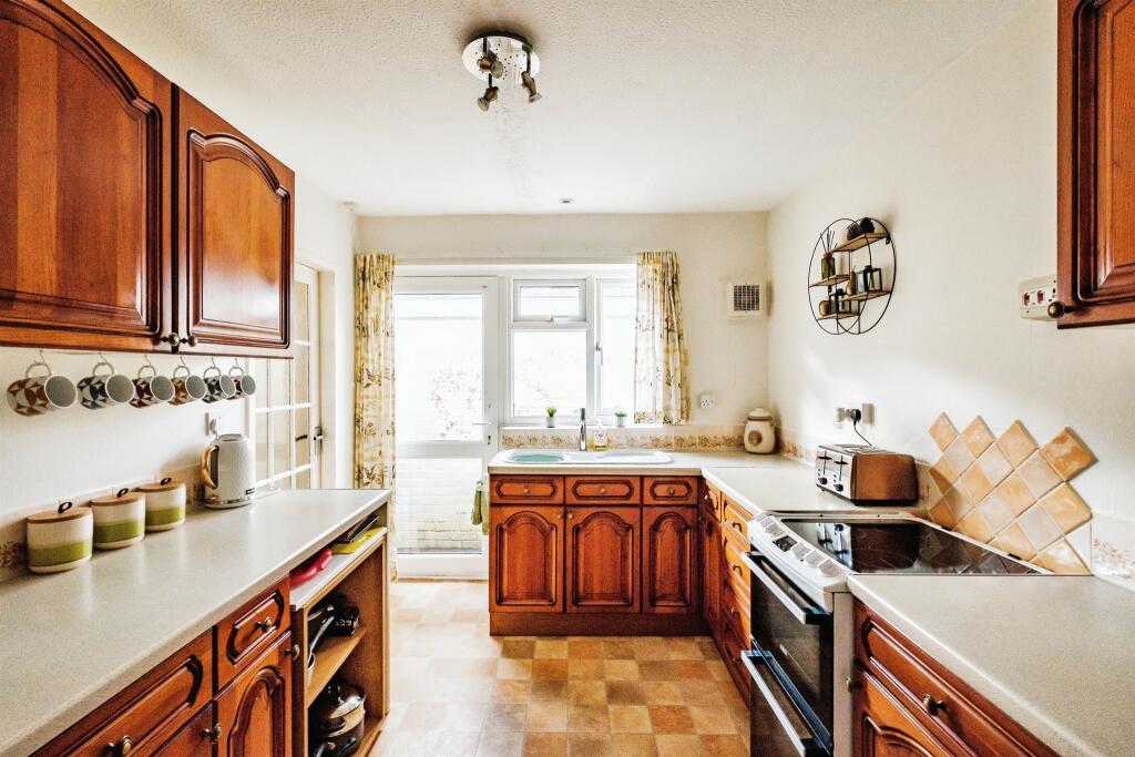 Additional image 5 of Fernhurst Drive, Goring-By-Sea, Worthing