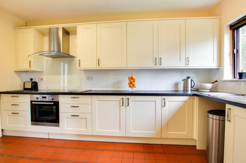 Additional image 10 of Chestnut Avenue, Barton on Sea, New Milton, BH25
