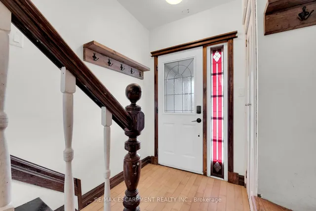 Additional image 14 of 33 Mayflower Ave