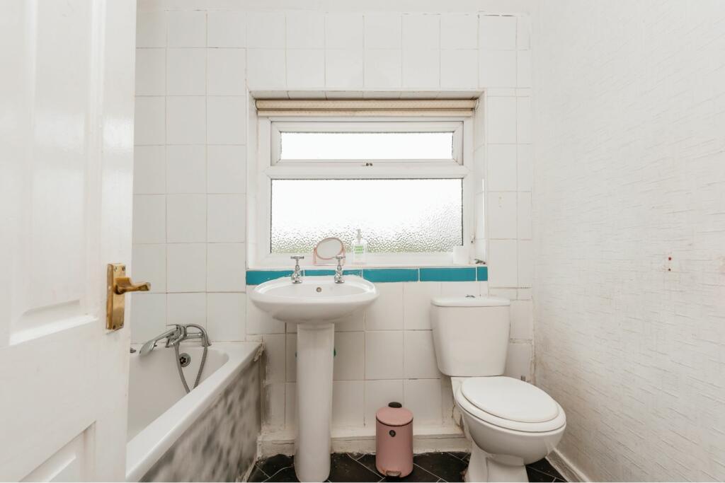 Additional image 16 of Broadstone Way, Bradford, BD4