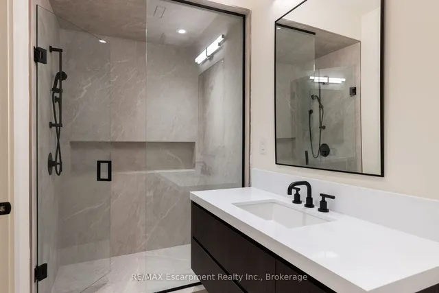 Additional image 6 of 2110 Blyth Cres