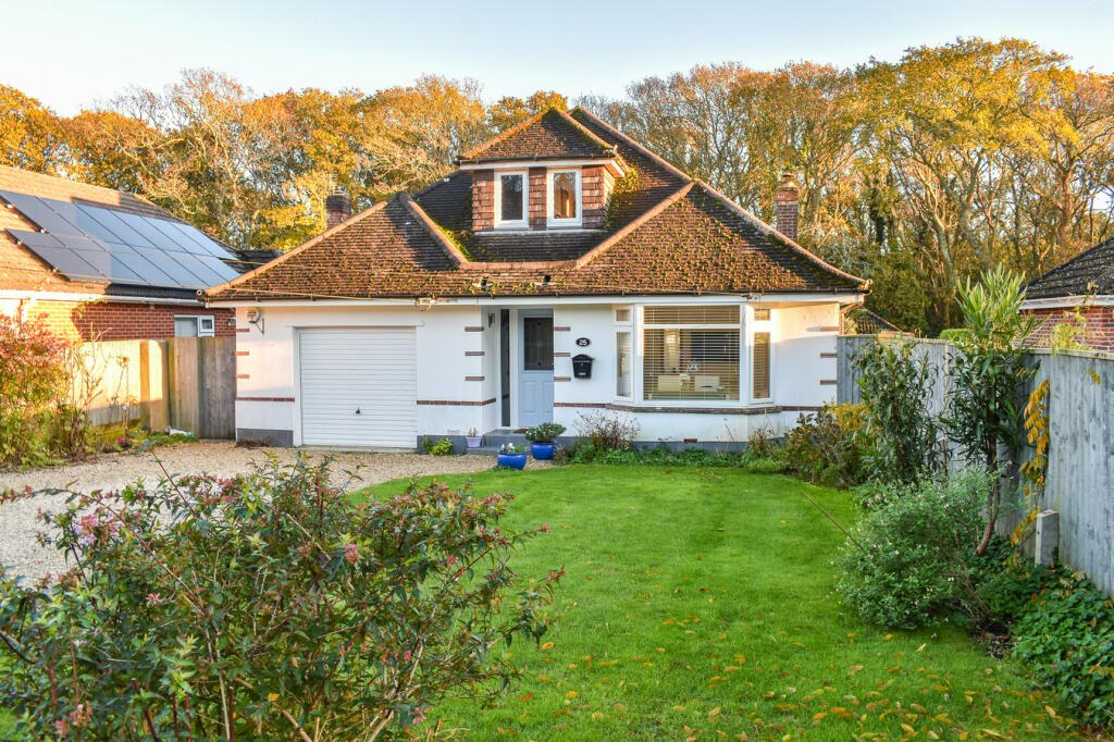 Elphinstone Road, Highcliffe, Christchurch, BH23