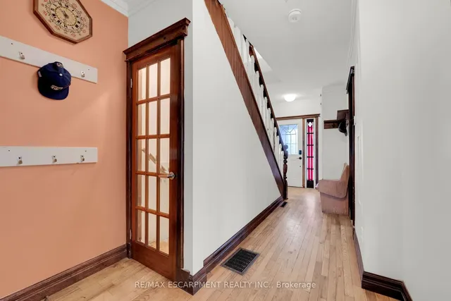 Additional image 15 of 33 Mayflower Ave