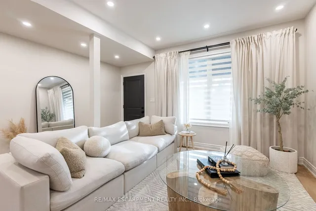 Additional image 5 of 71 Roxborough Ave