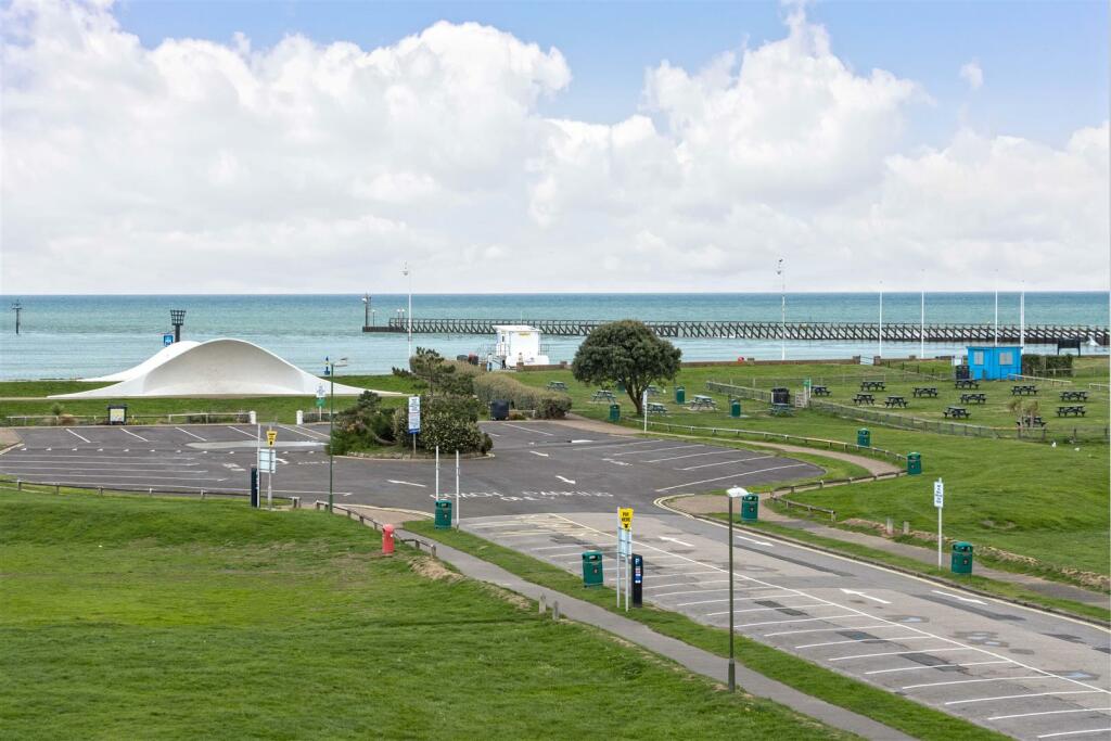 Additional image 10 of South Terrace, Littlehampton, BN17 5LE